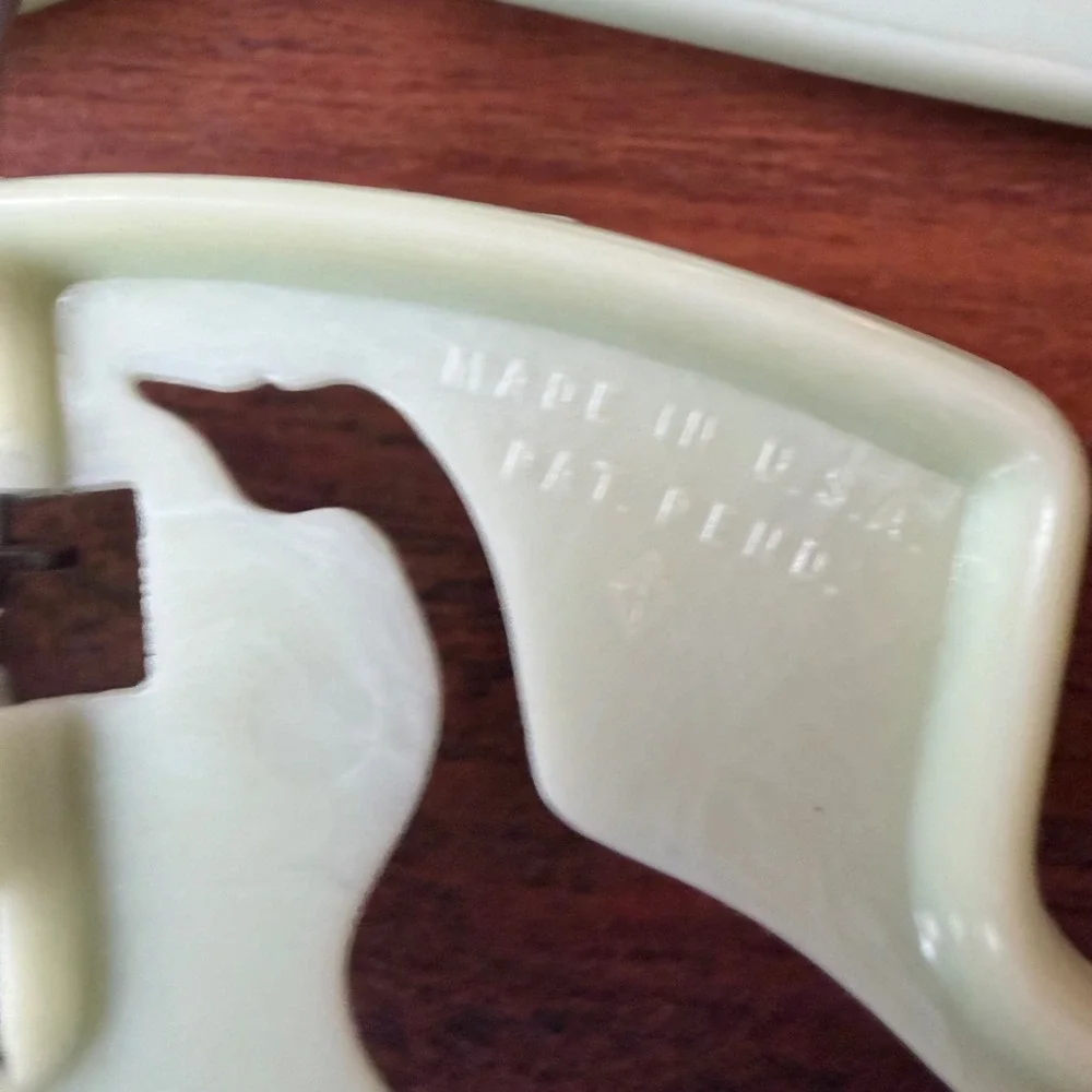 Cottage core Mint Green Duck Motif Plastic Hangers Set‎ of 5 Made in USA Retro